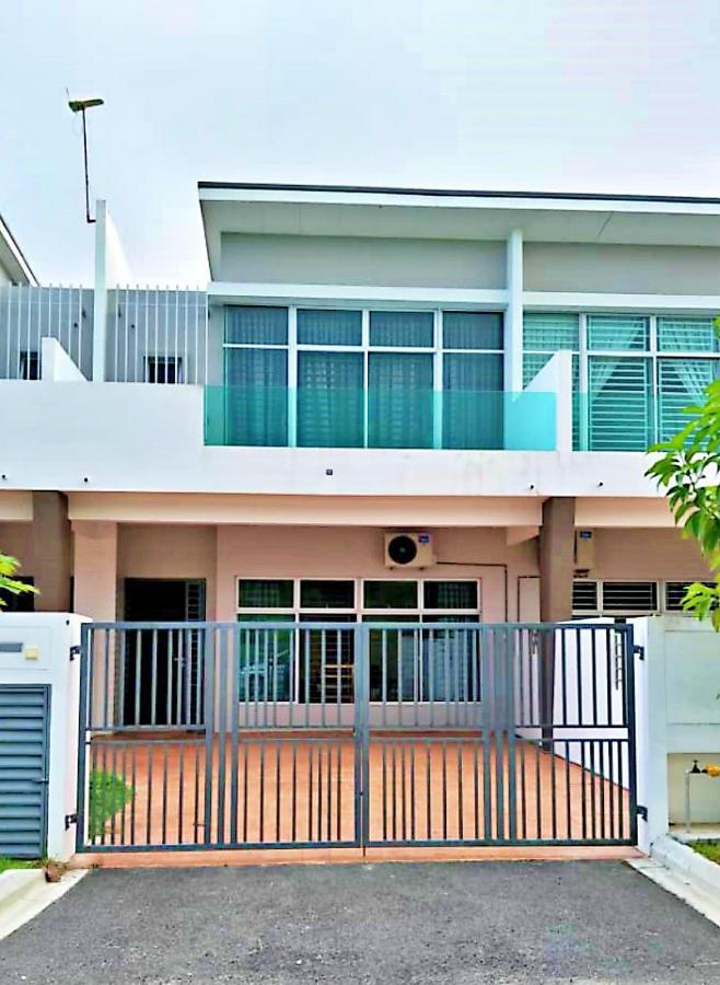 Desaru Cosy Homestay - Near Waterpark, Beach, Rapid -Wifi, Tvbox, Steamboat, Bbq Available Екстер'єр фото
